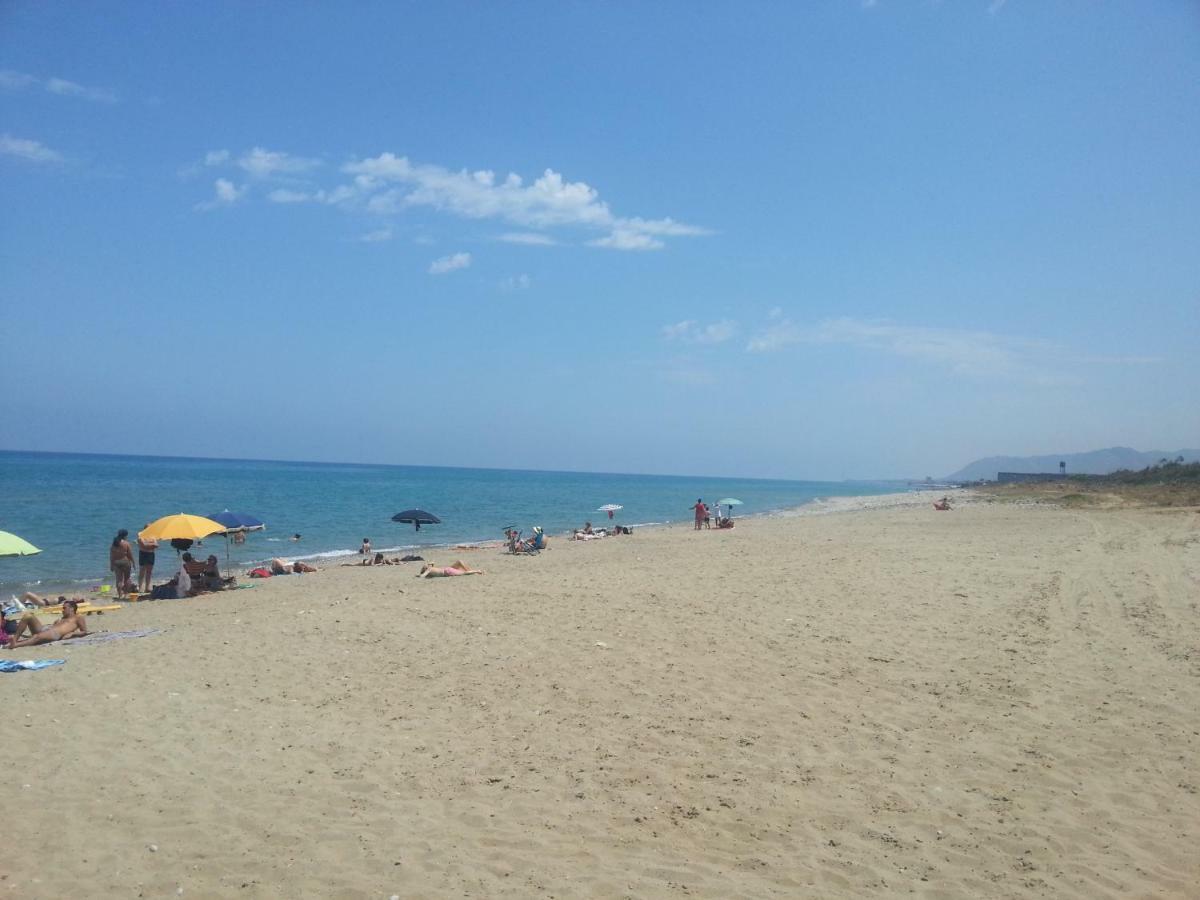 Вилла Mansarda Con Vista Piscina Кампофеличе-ди-Роччелла Экстерьер фото