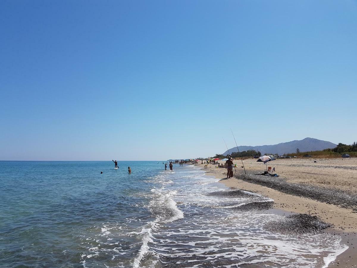 Вилла Mansarda Con Vista Piscina Кампофеличе-ди-Роччелла Экстерьер фото