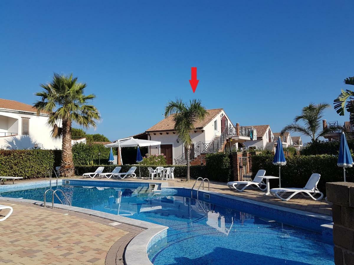 Вилла Mansarda Con Vista Piscina Кампофеличе-ди-Роччелла Экстерьер фото