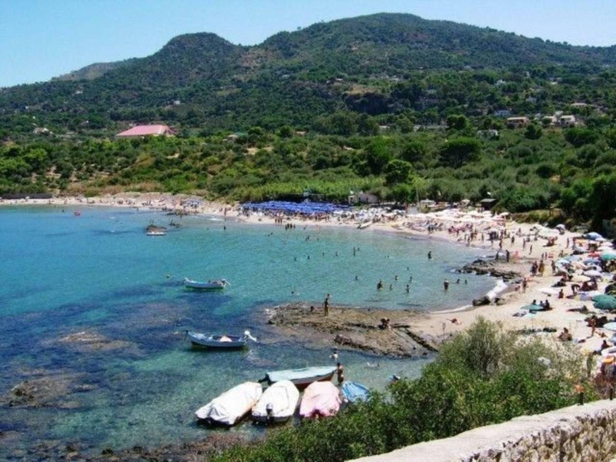 Вилла Mansarda Con Vista Piscina Кампофеличе-ди-Роччелла Экстерьер фото