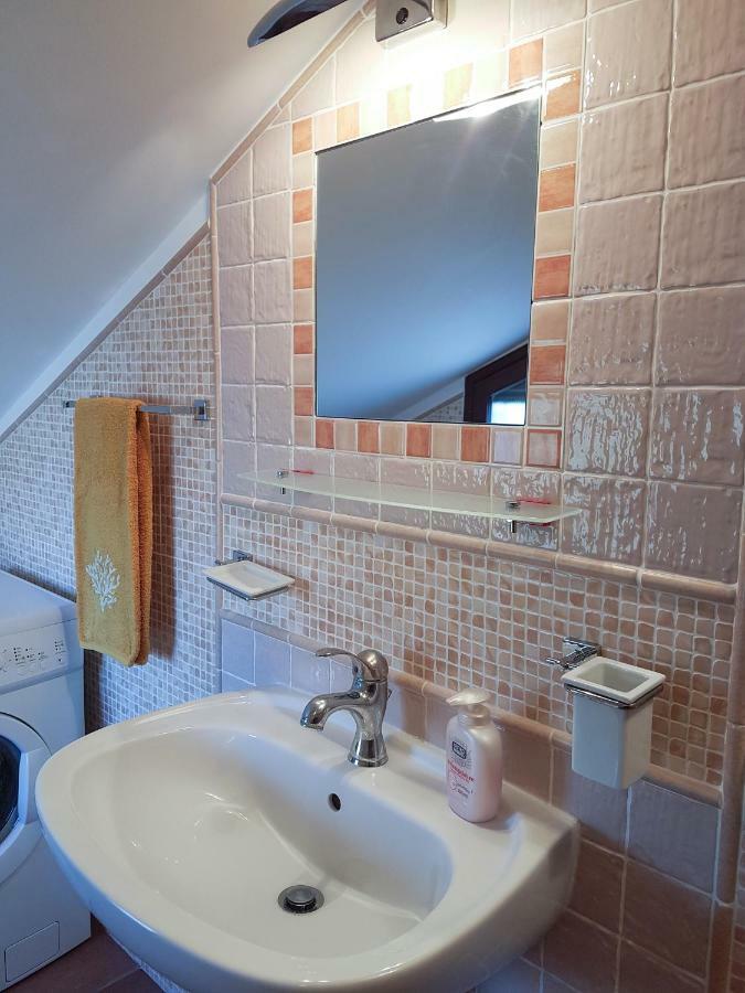 Вилла Mansarda Con Vista Piscina Кампофеличе-ди-Роччелла Экстерьер фото