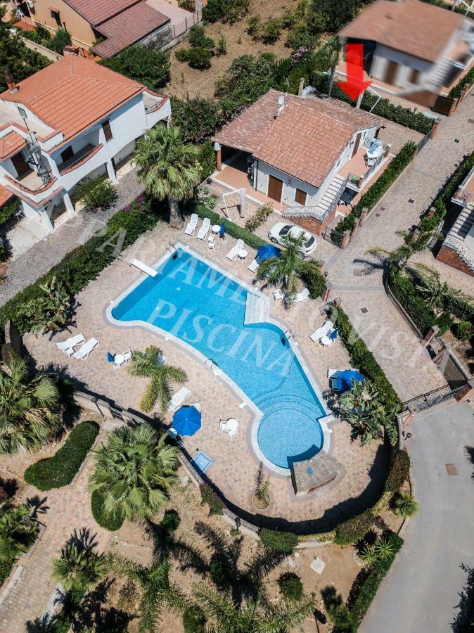 Вилла Mansarda Con Vista Piscina Кампофеличе-ди-Роччелла Экстерьер фото
