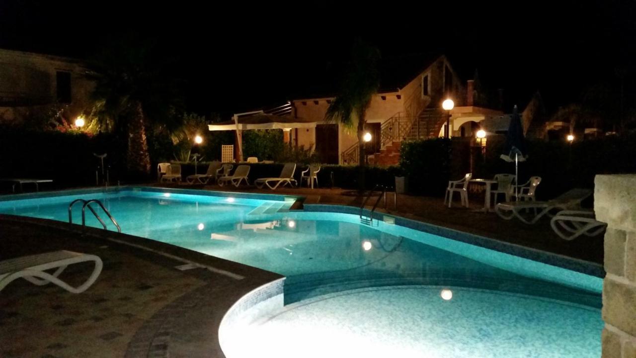 Вилла Mansarda Con Vista Piscina Кампофеличе-ди-Роччелла Экстерьер фото